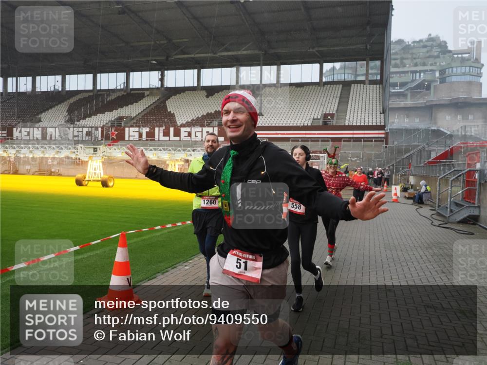 07.12.2025 - St. Pauli X-Mass-Run No. 15 Fabian Wolf http://msf.ph/oto/9409550 07.12.2025 11:09:16 Ziel 44, 51, 558, 1110, 1136, 1138, 1140, 1260, 1574 meine-sportfotos.de