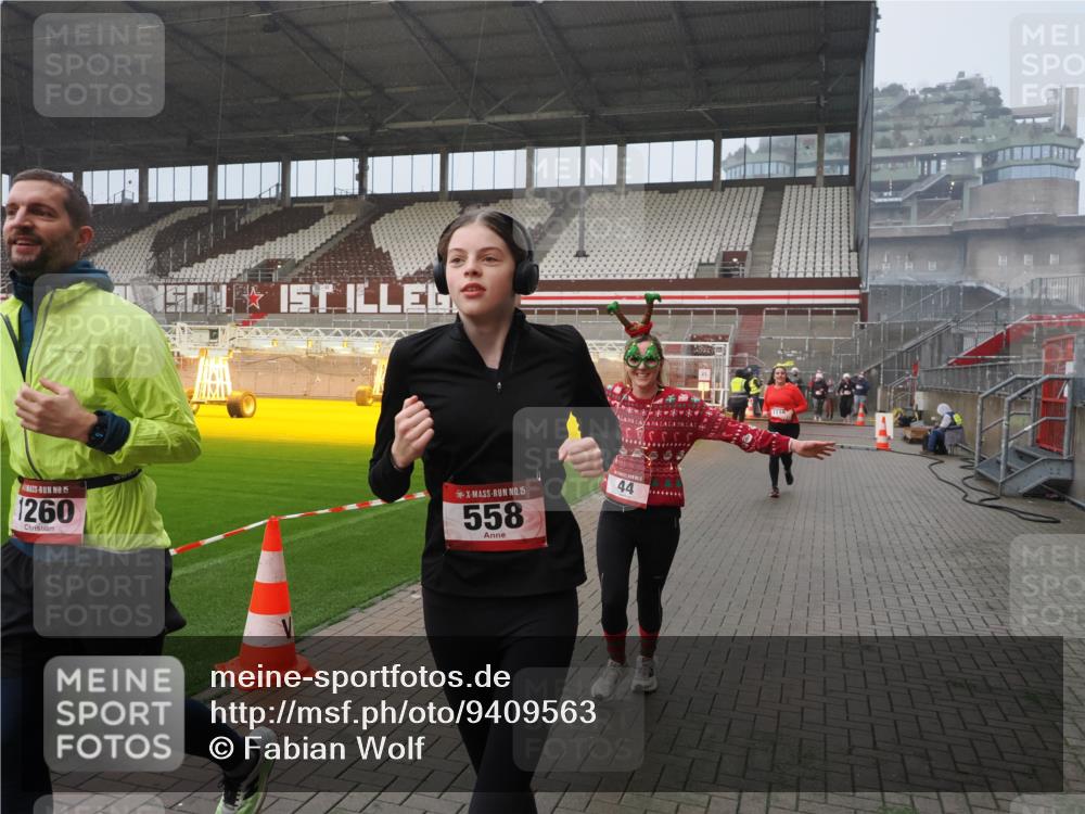 07.12.2025 - St. Pauli X-Mass-Run No. 15 Fabian Wolf http://msf.ph/oto/9409563 07.12.2025 11:09:17 Ziel 44, 51, 558, 1110, 1136, 1138, 1140, 1260, 1574 meine-sportfotos.de