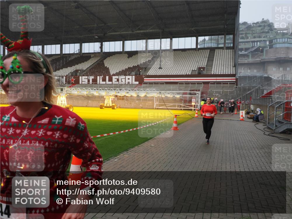 07.12.2025 - St. Pauli X-Mass-Run No. 15 Fabian Wolf http://msf.ph/oto/9409580 07.12.2025 11:09:18 Ziel 44, 51, 558, 1110, 1260, 1574 meine-sportfotos.de