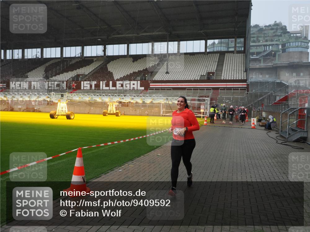 07.12.2025 - St. Pauli X-Mass-Run No. 15 Fabian Wolf http://msf.ph/oto/9409592 07.12.2025 11:09:20 Ziel 44, 51, 558, 1110, 1260, 1463, 1477, 1574, 1641 meine-sportfotos.de