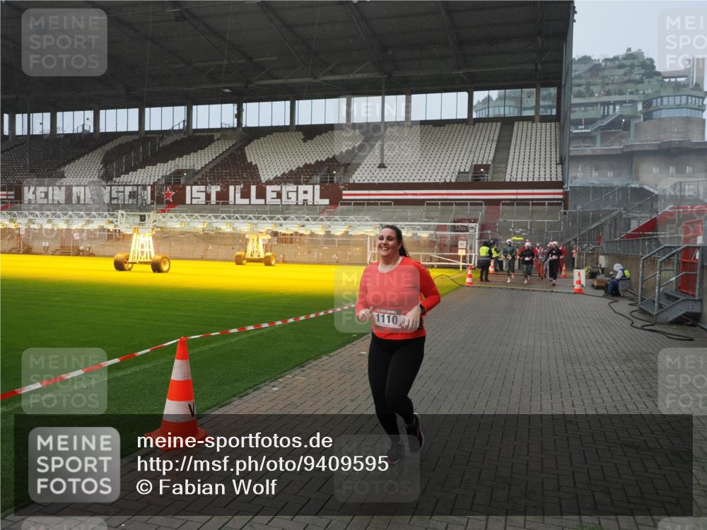 07.12.2025 - St. Pauli X-Mass-Run No. 15 Fabian Wolf http://msf.ph/oto/9409595 07.12.2025 11:09:20 Ziel 44, 51, 558, 1110, 1260, 1463, 1477, 1574, 1641 meine-sportfotos.de