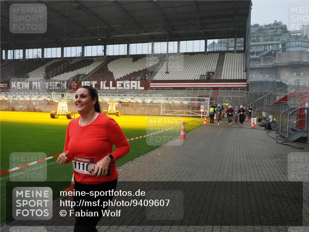 07.12.2025 - St. Pauli X-Mass-Run No. 15 Fabian Wolf http://msf.ph/oto/9409607 07.12.2025 11:09:21 Ziel 44, 51, 558, 971, 1110, 1260, 1463, 1477, 1574, 1641, 1851, 3151 meine-sportfotos.de