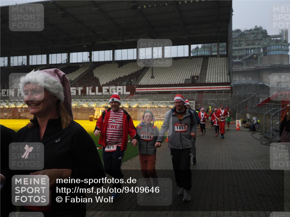 07.12.2025 - St. Pauli X-Mass-Run No. 15 Fabian Wolf http://msf.ph/oto/9409646 07.12.2025 11:09:30 Ziel 59, 66, 266, 330, 971, 1084, 1110, 1463, 1477, 1641, 1851, 1870, 1945, 1974, 2042, 3151, 4190, 4191 meine-sportfotos.de