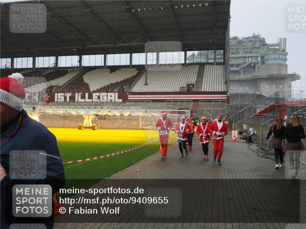 07.12.2025 - St. Pauli X-Mass-Run No. 15 Fabian Wolf http://msf.ph/oto/9409655 07.12.2025 11:09:32 Ziel 59, 66, 266, 330, 971, 1084, 1463, 1477, 1579, 1582, 1641, 1851, 1870, 1945, 1974, 2042, 3151, 4190, 4191 meine-sportfotos.de