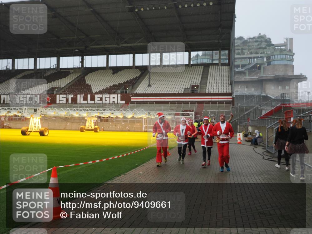 07.12.2025 - St. Pauli X-Mass-Run No. 15 Fabian Wolf http://msf.ph/oto/9409661 07.12.2025 11:09:33 Ziel 59, 66, 266, 330, 971, 1084, 1463, 1477, 1579, 1582, 1641, 1851, 1870, 1945, 1974, 2042, 3151, 4190, 4191 meine-sportfotos.de