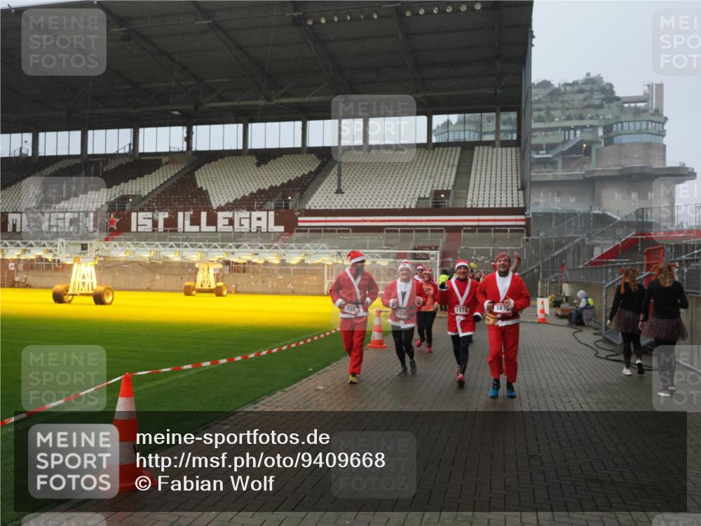 07.12.2025 - St. Pauli X-Mass-Run No. 15 Fabian Wolf http://msf.ph/oto/9409668 07.12.2025 11:09:33 Ziel 59, 66, 266, 330, 971, 1084, 1463, 1477, 1579, 1582, 1641, 1851, 1870, 1945, 1974, 2042, 3151, 4190, 4191 meine-sportfotos.de