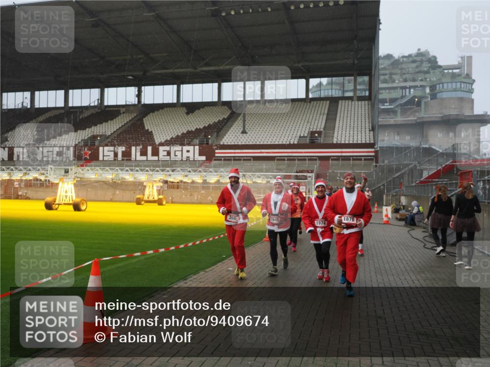07.12.2025 - St. Pauli X-Mass-Run No. 15 Fabian Wolf http://msf.ph/oto/9409674 07.12.2025 11:09:34 Ziel 59, 66, 266, 330, 971, 1084, 1463, 1477, 1579, 1582, 1641, 1851, 1870, 1945, 1974, 2042, 3151, 4190, 4191 meine-sportfotos.de