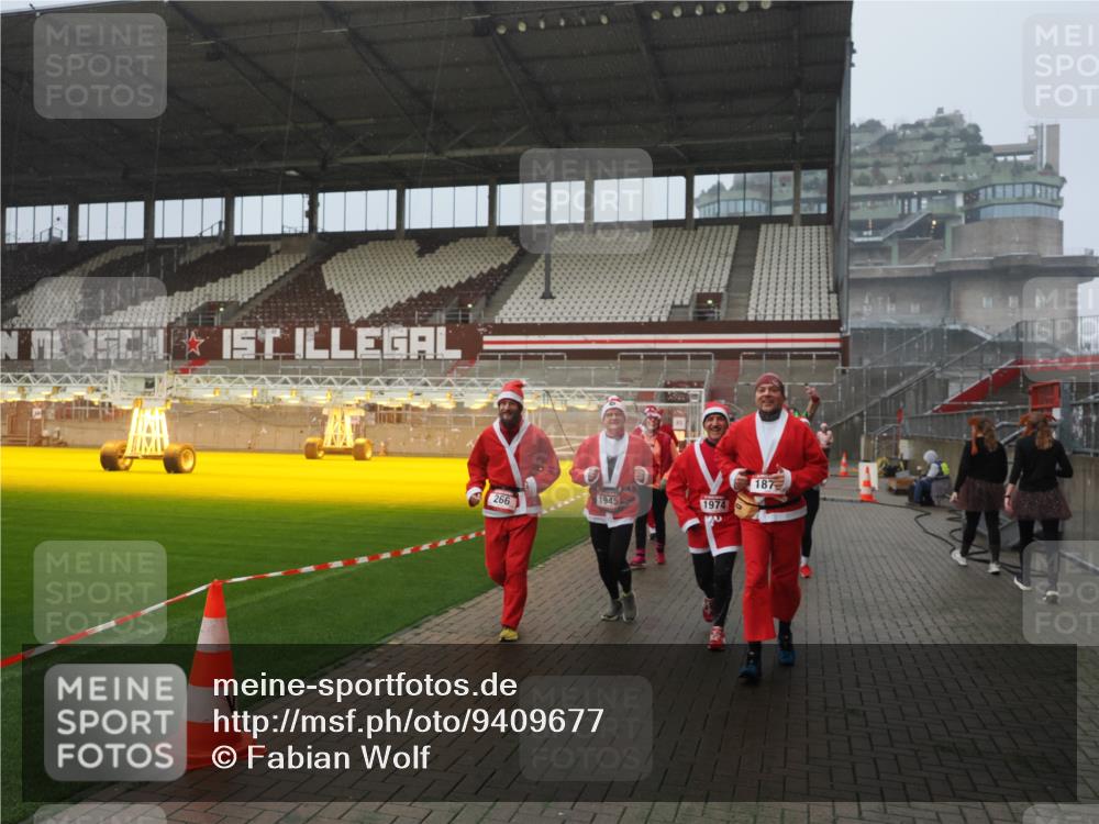 07.12.2025 - St. Pauli X-Mass-Run No. 15 Fabian Wolf http://msf.ph/oto/9409677 07.12.2025 11:09:34 Ziel 59, 66, 266, 330, 971, 1084, 1463, 1477, 1579, 1582, 1641, 1851, 1870, 1945, 1974, 2042, 3151, 4190, 4191 meine-sportfotos.de