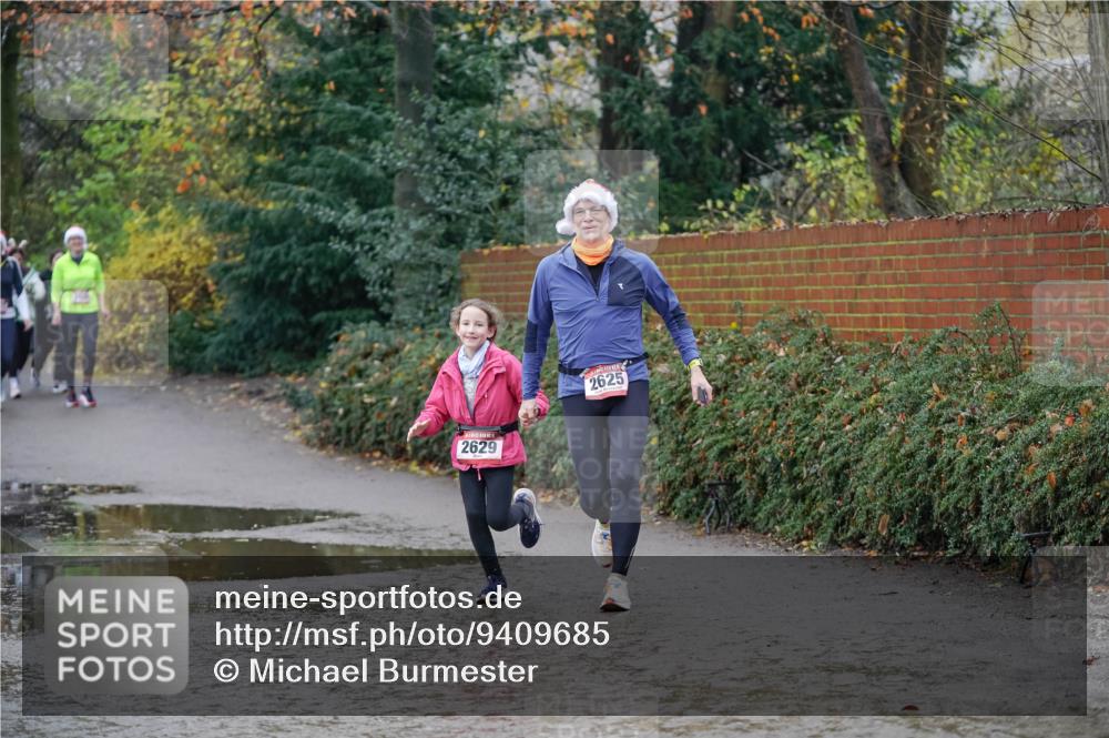 07.12.2025 - St. Pauli X-Mass-Run No. 15 Michael Burmester http://msf.ph/oto/9409685 07.12.2025 11:28:51 Laufen 2629, 2625 meine-sportfotos.de