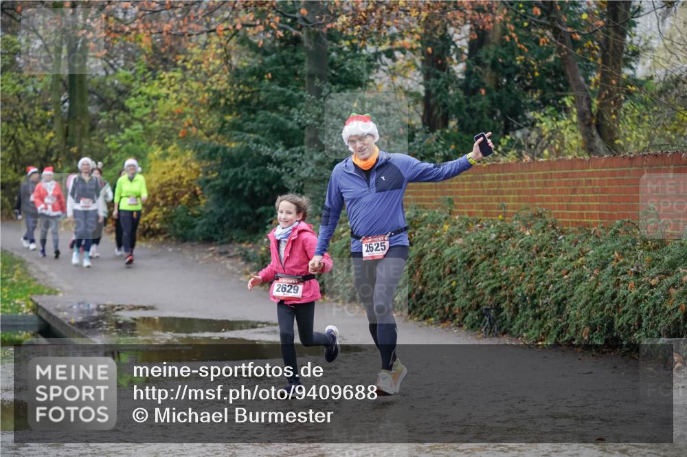 07.12.2025 - St. Pauli X-Mass-Run No. 15 Michael Burmester http://msf.ph/oto/9409688 07.12.2025 11:28:51 Laufen 2629, 2625 meine-sportfotos.de