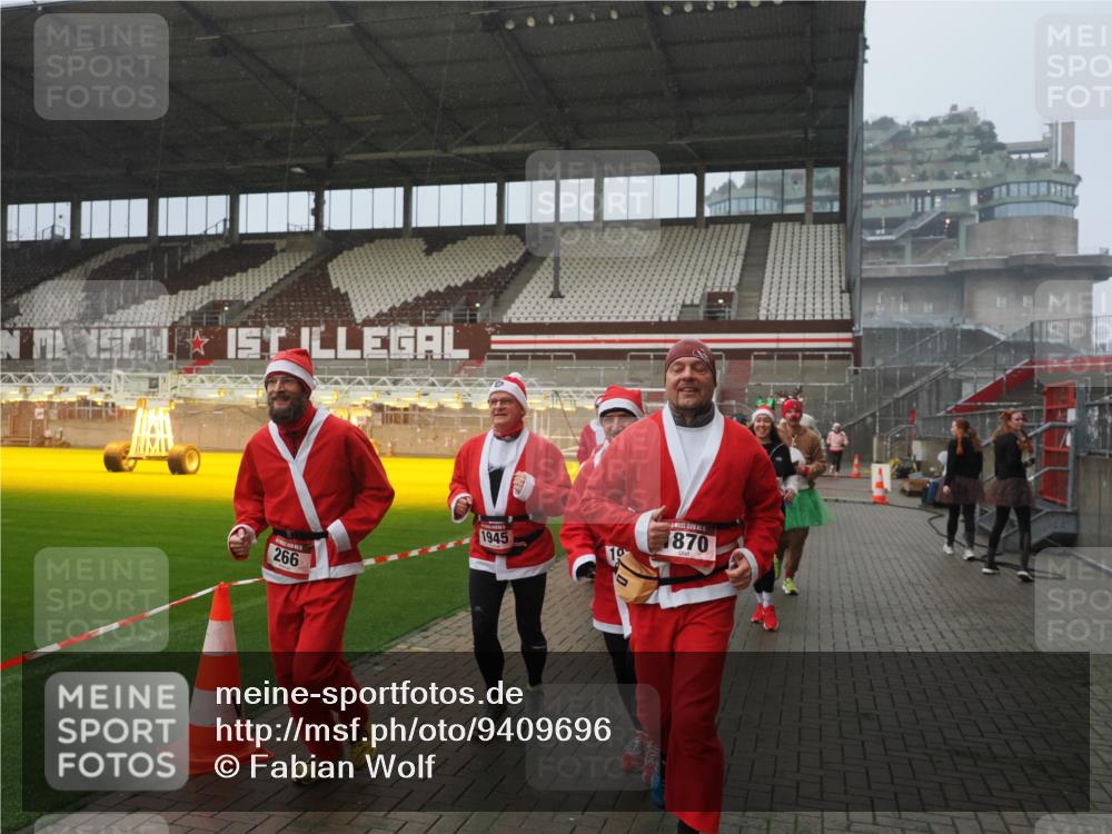 07.12.2025 - St. Pauli X-Mass-Run No. 15 Fabian Wolf http://msf.ph/oto/9409696 07.12.2025 11:09:35 Ziel 59, 66, 266, 330, 971, 1084, 1463, 1477, 1579, 1582, 1641, 1851, 1870, 1945, 1974, 2042, 3151, 4190, 4191 meine-sportfotos.de