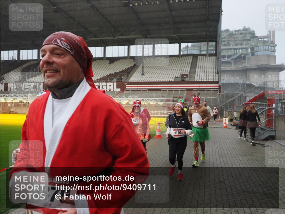 07.12.2025 - St. Pauli X-Mass-Run No. 15 Fabian Wolf http://msf.ph/oto/9409711 07.12.2025 11:09:36 Ziel 59, 66, 266, 330, 971, 1084, 1463, 1477, 1579, 1582, 1641, 1851, 1870, 1945, 1974, 2042, 3151, 4190, 4191 meine-sportfotos.de