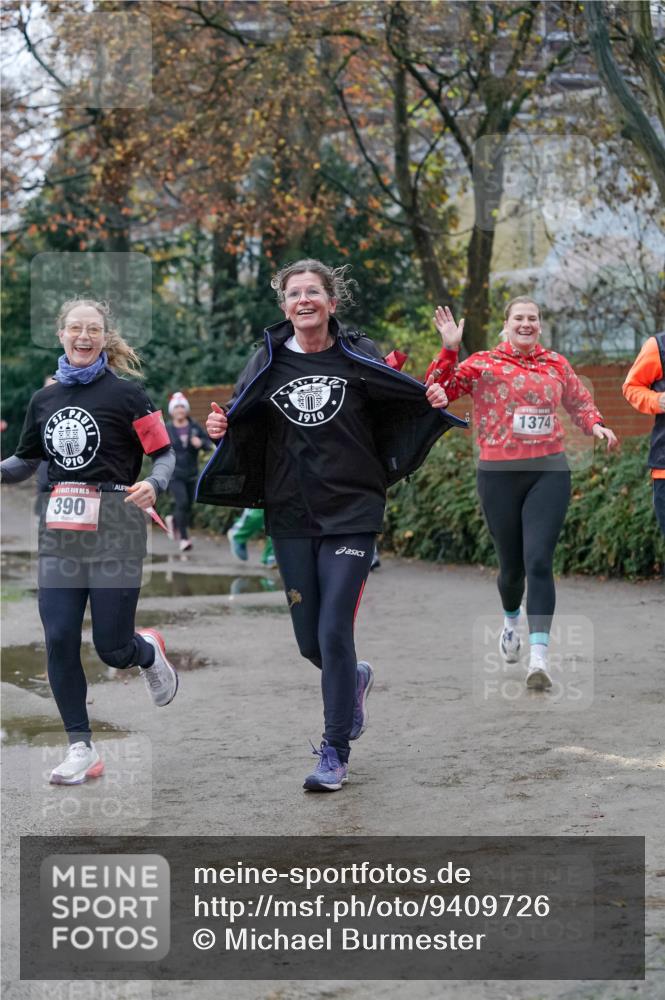 07.12.2025 - St. Pauli X-Mass-Run No. 15 Michael Burmester http://msf.ph/oto/9409726 07.12.2025 09:46:13 Laufen 910, 15, 390, 1910, 1374 meine-sportfotos.de