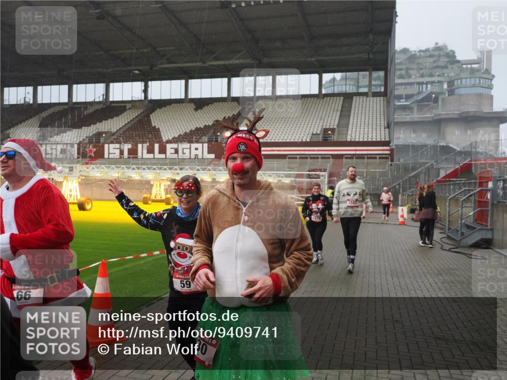 07.12.2025 - St. Pauli X-Mass-Run No. 15 Fabian Wolf http://msf.ph/oto/9409741 07.12.2025 11:09:38 Ziel 59, 66, 266, 330, 814, 971, 1084, 1157, 1463, 1477, 1579, 1582, 1641, 1851, 1870, 1945, 1974, 2042, 3151, 4190, 4191 meine-sportfotos.de