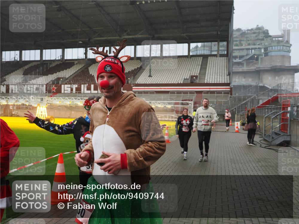 07.12.2025 - St. Pauli X-Mass-Run No. 15 Fabian Wolf http://msf.ph/oto/9409744 07.12.2025 11:09:38 Ziel 59, 66, 266, 330, 814, 971, 1084, 1157, 1463, 1477, 1579, 1582, 1641, 1851, 1870, 1945, 1974, 2042, 3151, 4190, 4191 meine-sportfotos.de