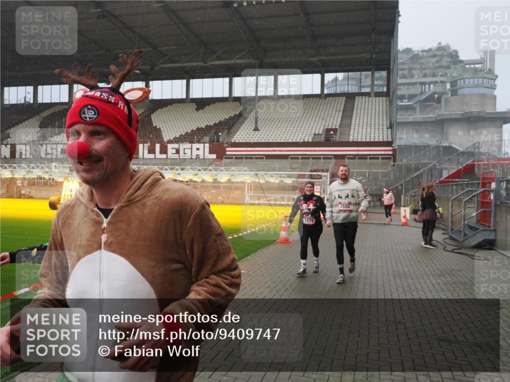 07.12.2025 - St. Pauli X-Mass-Run No. 15 Fabian Wolf http://msf.ph/oto/9409747 07.12.2025 11:09:38 Ziel 59, 66, 266, 330, 814, 971, 1084, 1157, 1463, 1477, 1579, 1582, 1641, 1851, 1870, 1945, 1974, 2042, 3151, 4190, 4191 meine-sportfotos.de