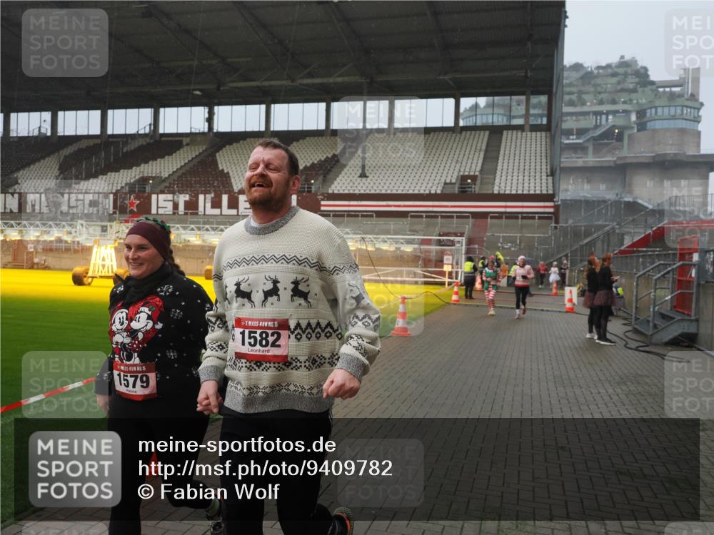 07.12.2025 - St. Pauli X-Mass-Run No. 15 Fabian Wolf http://msf.ph/oto/9409782 07.12.2025 11:09:41 Ziel 59, 66, 266, 330, 814, 971, 1084, 1157, 1579, 1582, 1851, 1870, 1945, 1974, 2042, 3151, 4190, 4191 meine-sportfotos.de