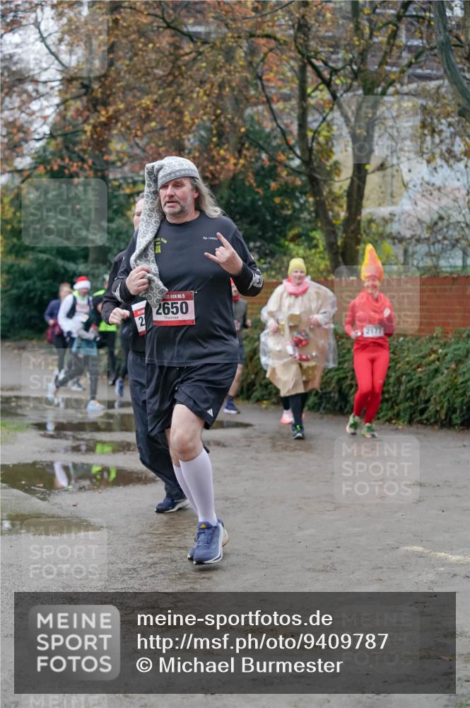 07.12.2025 - St. Pauli X-Mass-Run No. 15 Michael Burmester http://msf.ph/oto/9409787 07.12.2025 09:46:19 Laufen 15, 2650, 0300, 2177 meine-sportfotos.de