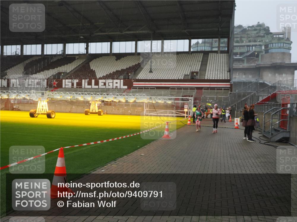 07.12.2025 - St. Pauli X-Mass-Run No. 15 Fabian Wolf http://msf.ph/oto/9409791 07.12.2025 11:09:41 Ziel 59, 66, 266, 330, 814, 971, 1084, 1157, 1579, 1582, 1851, 1870, 1945, 1974, 2042, 3151, 4190, 4191 meine-sportfotos.de