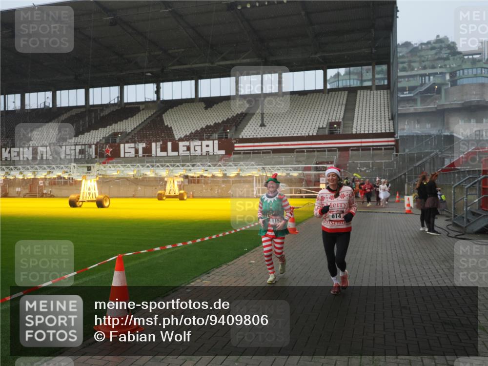 07.12.2025 - St. Pauli X-Mass-Run No. 15 Fabian Wolf http://msf.ph/oto/9409806 07.12.2025 11:09:45 Ziel 59, 66, 330, 696, 814, 863, 1157, 1579, 1582, 1870, 1945, 1974, 2042, 4190, 4191 meine-sportfotos.de