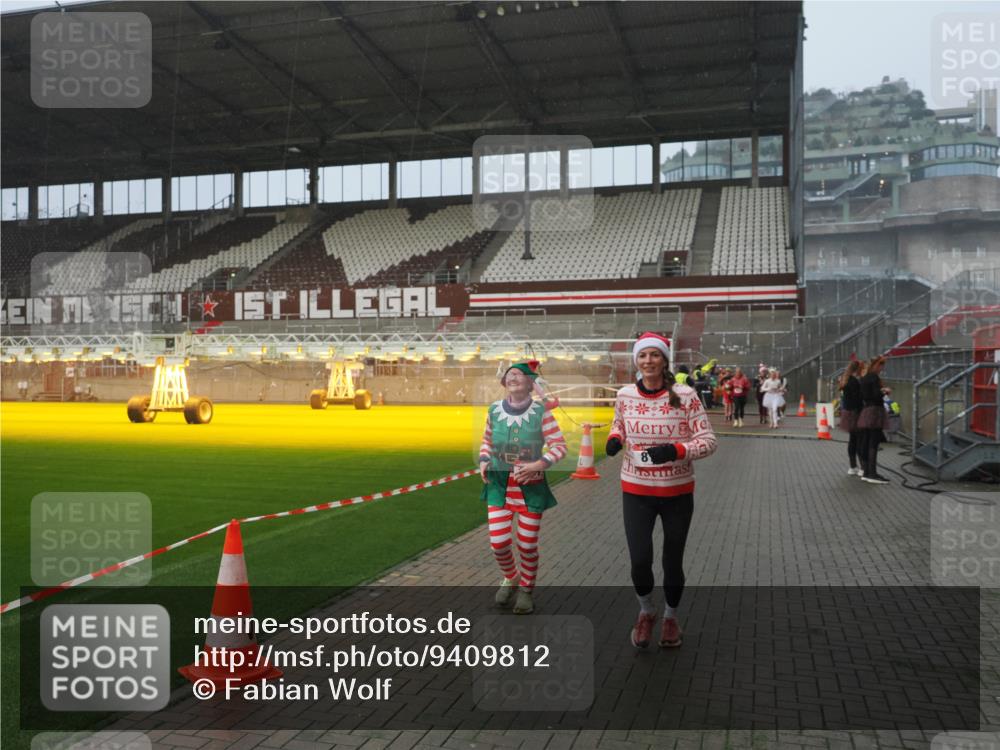 07.12.2025 - St. Pauli X-Mass-Run No. 15 Fabian Wolf http://msf.ph/oto/9409812 07.12.2025 11:09:46 Ziel 59, 66, 330, 696, 737, 814, 863, 1157, 1163, 1579, 1582, 4190, 4191 meine-sportfotos.de