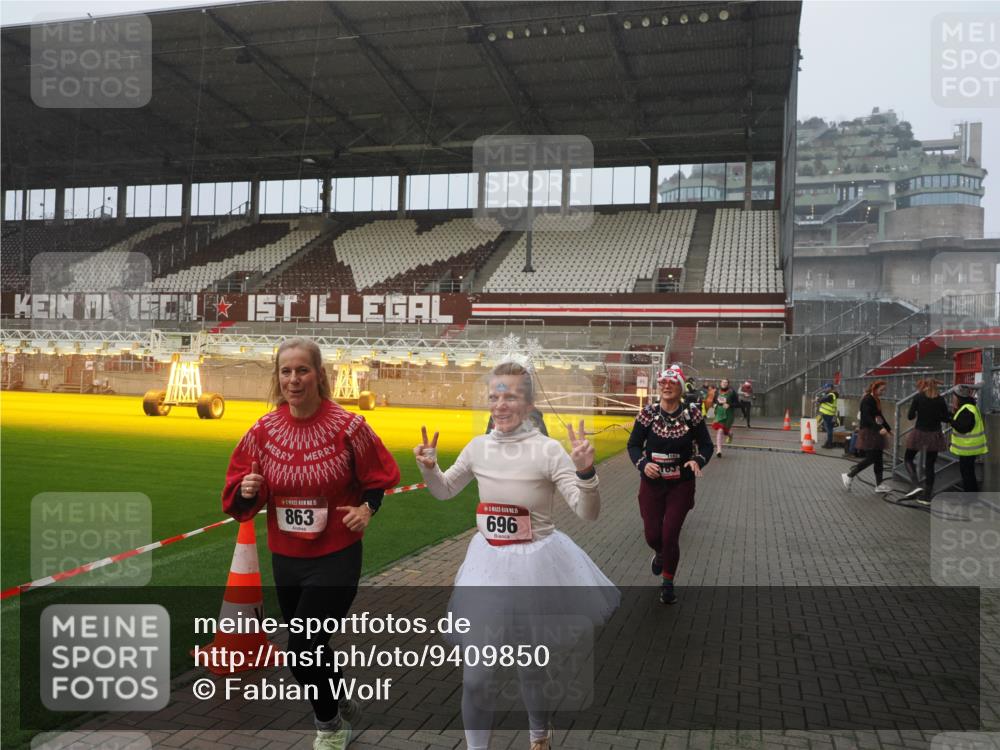 07.12.2025 - St. Pauli X-Mass-Run No. 15 Fabian Wolf http://msf.ph/oto/9409850 07.12.2025 11:09:53 Ziel 696, 720, 737, 755, 814, 863, 1157, 1163 meine-sportfotos.de