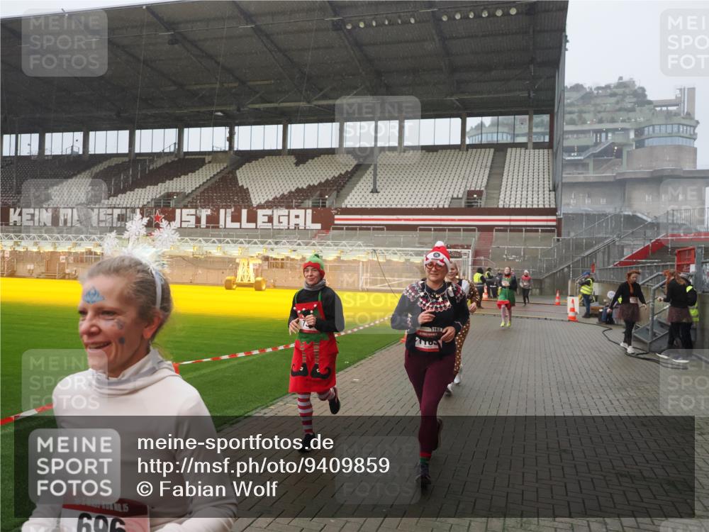 07.12.2025 - St. Pauli X-Mass-Run No. 15 Fabian Wolf http://msf.ph/oto/9409859 07.12.2025 11:09:54 Ziel 696, 720, 737, 755, 814, 863, 1157, 1163 meine-sportfotos.de