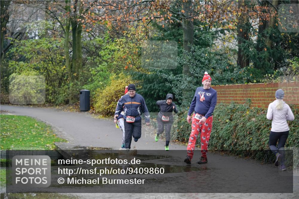 07.12.2025 - St. Pauli X-Mass-Run No. 15 Michael Burmester http://msf.ph/oto/9409860 07.12.2025 11:30:05 Laufen 3743, 3745, 3432 meine-sportfotos.de