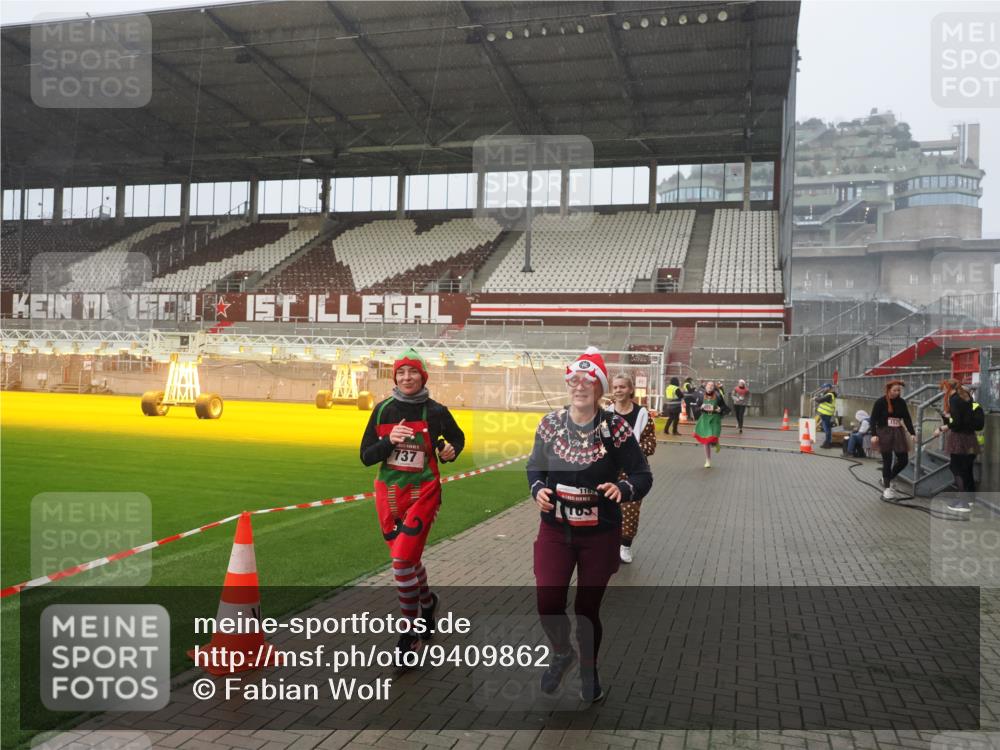 07.12.2025 - St. Pauli X-Mass-Run No. 15 Fabian Wolf http://msf.ph/oto/9409862 07.12.2025 11:09:54 Ziel 696, 720, 737, 755, 814, 863, 1157, 1163 meine-sportfotos.de
