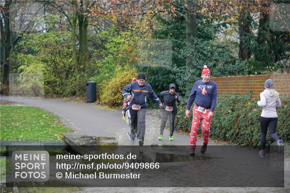 07.12.2025 - St. Pauli X-Mass-Run No. 15 Michael Burmester http://msf.ph/oto/9409866 07.12.2025 11:30:05 Laufen 3743, 3745, 3432 meine-sportfotos.de