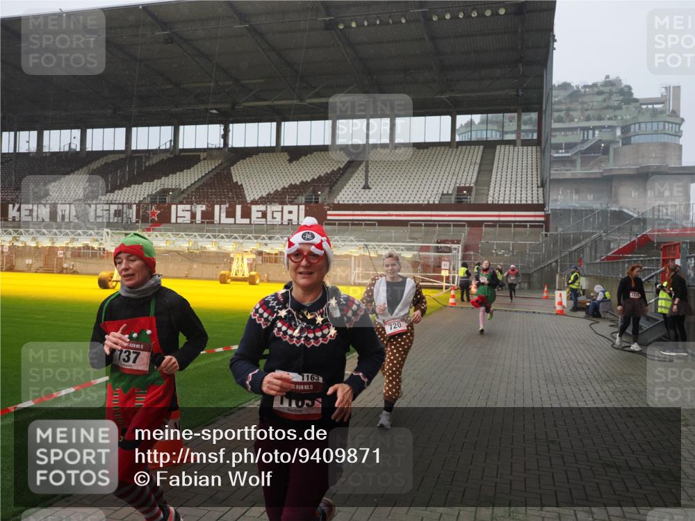 07.12.2025 - St. Pauli X-Mass-Run No. 15 Fabian Wolf http://msf.ph/oto/9409871 07.12.2025 11:09:55 Ziel 696, 720, 737, 753, 755, 814, 863, 1157, 1163 meine-sportfotos.de