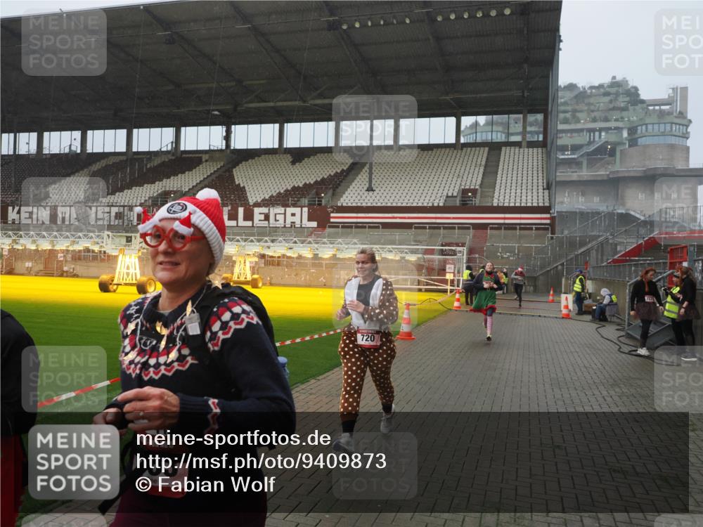 07.12.2025 - St. Pauli X-Mass-Run No. 15 Fabian Wolf http://msf.ph/oto/9409873 07.12.2025 11:09:55 Ziel 696, 720, 737, 753, 755, 814, 863, 1157, 1163 meine-sportfotos.de