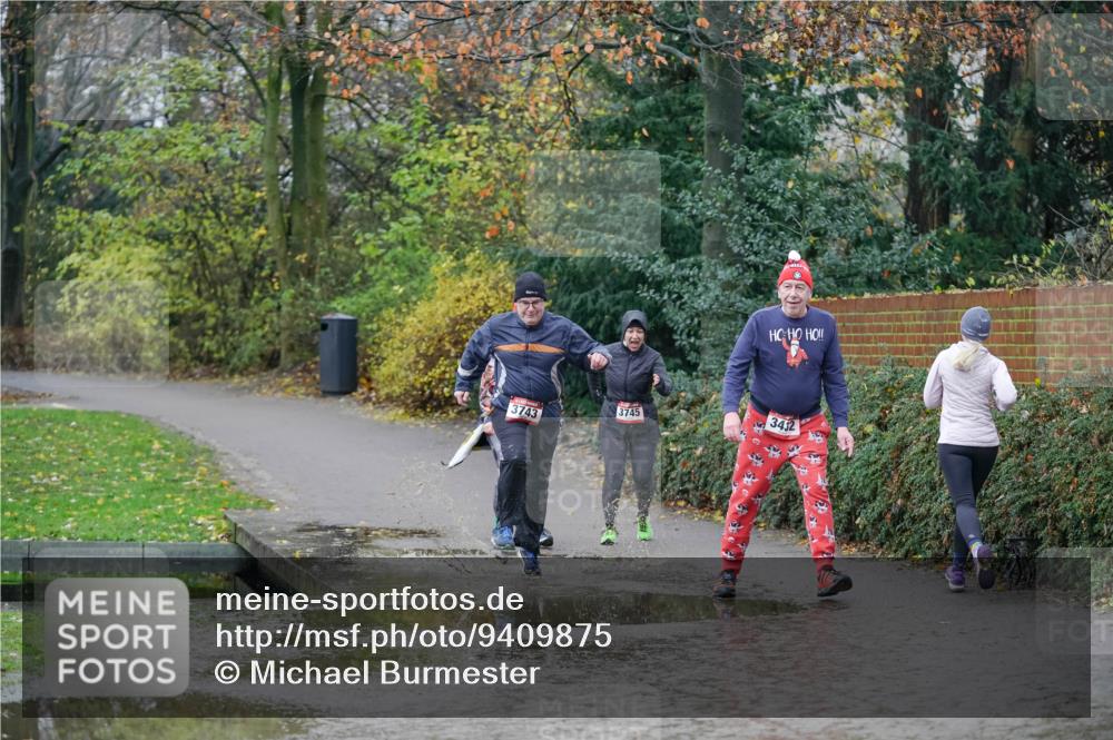 07.12.2025 - St. Pauli X-Mass-Run No. 15 Michael Burmester http://msf.ph/oto/9409875 07.12.2025 11:30:06 Laufen 3745, 3743, 3432 meine-sportfotos.de