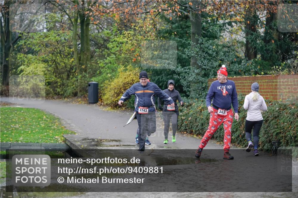 07.12.2025 - St. Pauli X-Mass-Run No. 15 Michael Burmester http://msf.ph/oto/9409881 07.12.2025 11:30:06 Laufen 3743, 3749, 3432 meine-sportfotos.de