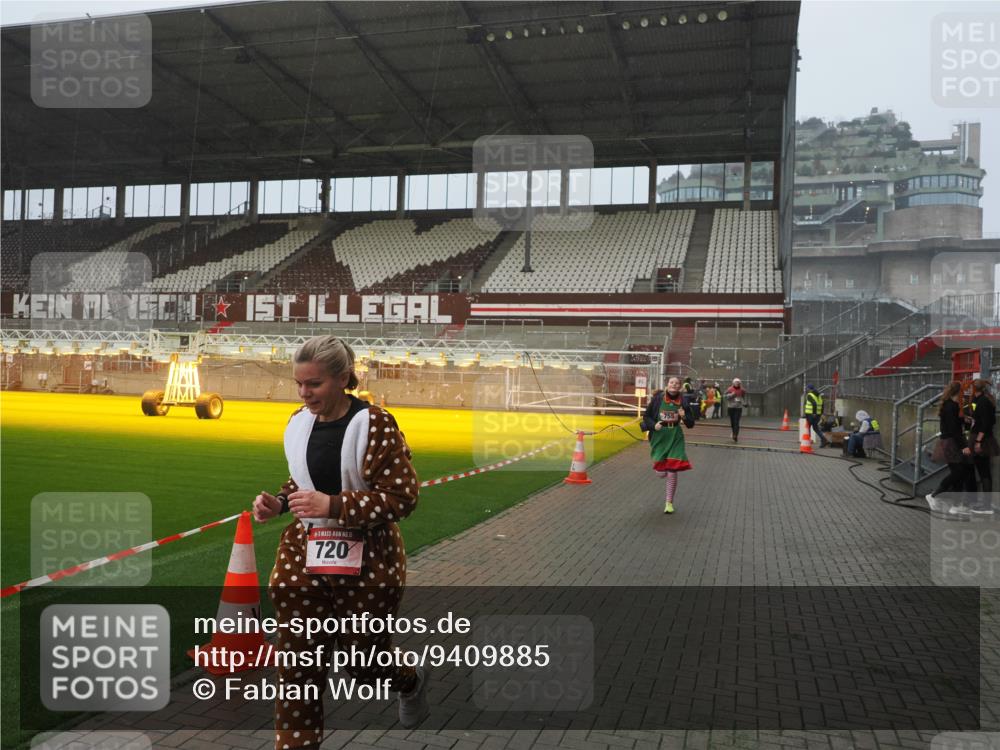 07.12.2025 - St. Pauli X-Mass-Run No. 15 Fabian Wolf http://msf.ph/oto/9409885 07.12.2025 11:09:56 Ziel 696, 720, 737, 753, 755, 814, 863, 1157, 1163 meine-sportfotos.de