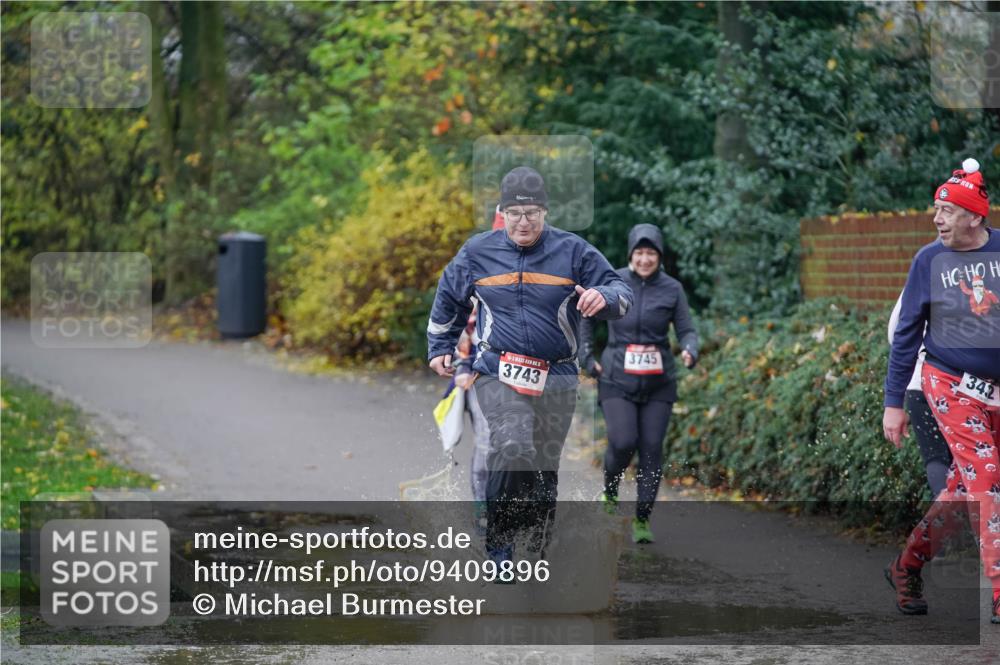 07.12.2025 - St. Pauli X-Mass-Run No. 15 Michael Burmester http://msf.ph/oto/9409896 07.12.2025 11:30:06 Laufen 3745, 3743, 342 meine-sportfotos.de