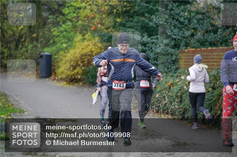 07.12.2025 - St. Pauli X-Mass-Run No. 15 Michael Burmester http://msf.ph/oto/9409908 07.12.2025 11:30:07 Laufen 15, 3743, 3745, 3 meine-sportfotos.de