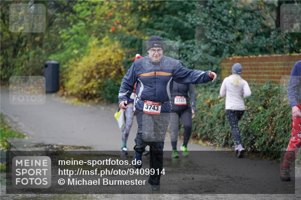 07.12.2025 - St. Pauli X-Mass-Run No. 15 Michael Burmester http://msf.ph/oto/9409914 07.12.2025 11:30:07 Laufen 15, 3743, 3745 meine-sportfotos.de