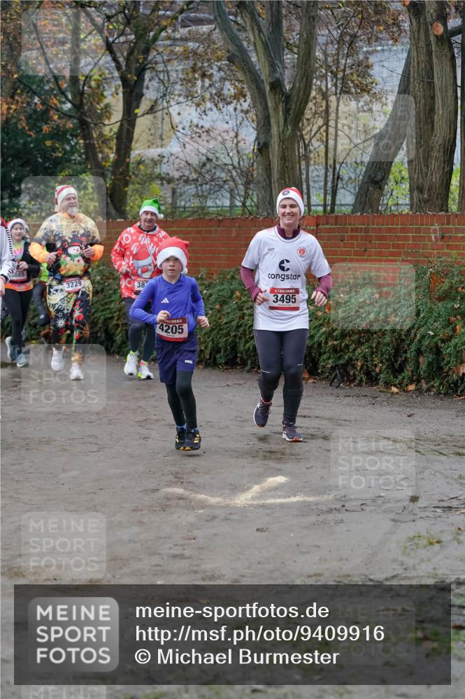 07.12.2025 - St. Pauli X-Mass-Run No. 15 Michael Burmester http://msf.ph/oto/9409916 07.12.2025 09:46:45 Laufen 885, 3229, 38, 4205, 3495 meine-sportfotos.de