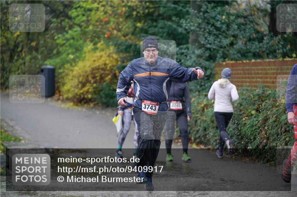 07.12.2025 - St. Pauli X-Mass-Run No. 15 Michael Burmester http://msf.ph/oto/9409917 07.12.2025 11:30:07 Laufen 5, 3743, 3745 meine-sportfotos.de