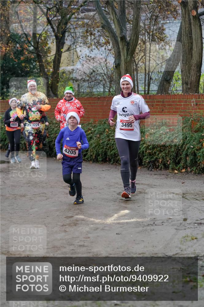 07.12.2025 - St. Pauli X-Mass-Run No. 15 Michael Burmester http://msf.ph/oto/9409922 07.12.2025 09:46:46 Laufen 4885, 3229, 38, 4205, 3495 meine-sportfotos.de