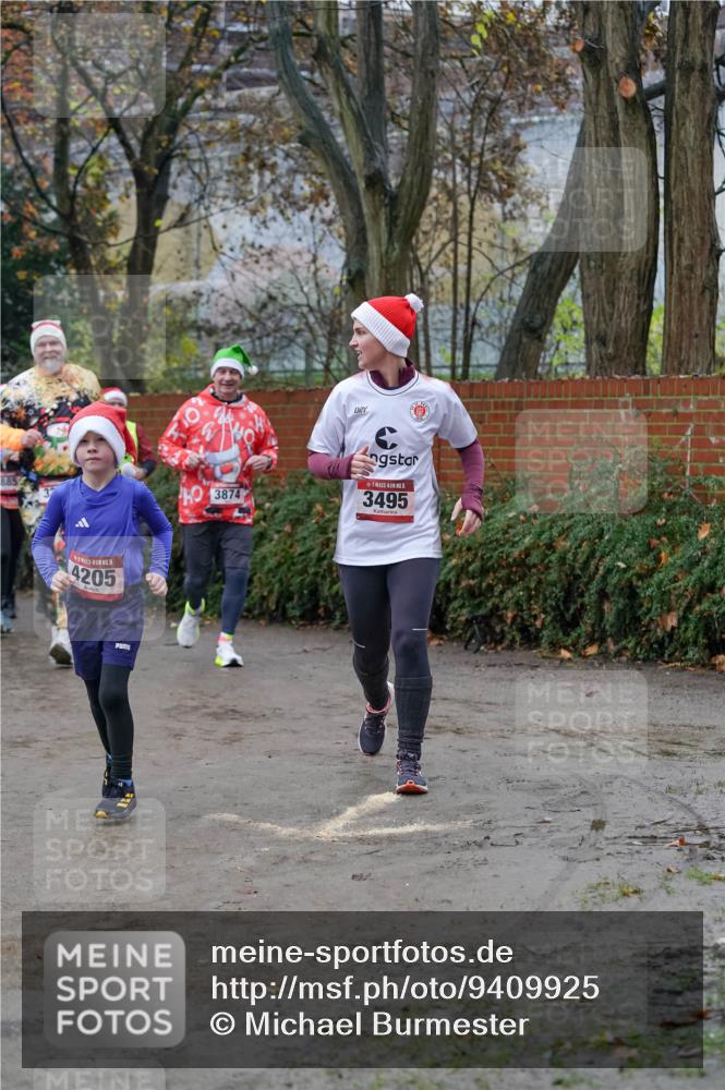 07.12.2025 - St. Pauli X-Mass-Run No. 15 Michael Burmester http://msf.ph/oto/9409925 07.12.2025 09:46:46 Laufen 4205, 3874, 15, 3495 meine-sportfotos.de