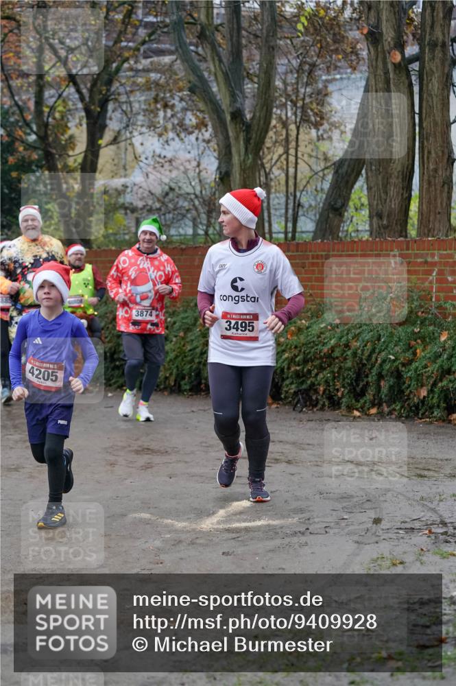 07.12.2025 - St. Pauli X-Mass-Run No. 15 Michael Burmester http://msf.ph/oto/9409928 07.12.2025 09:46:46 Laufen 5, 4205, 3874, 15, 3495 meine-sportfotos.de