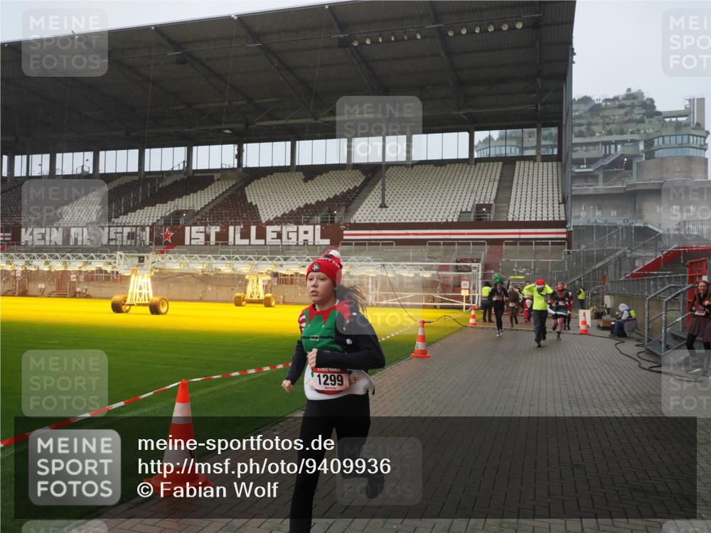 07.12.2025 - St. Pauli X-Mass-Run No. 15 Fabian Wolf http://msf.ph/oto/9409936 07.12.2025 11:10:17 Ziel 42, 53, 980, 1298, 1299, 1697, 2371 meine-sportfotos.de