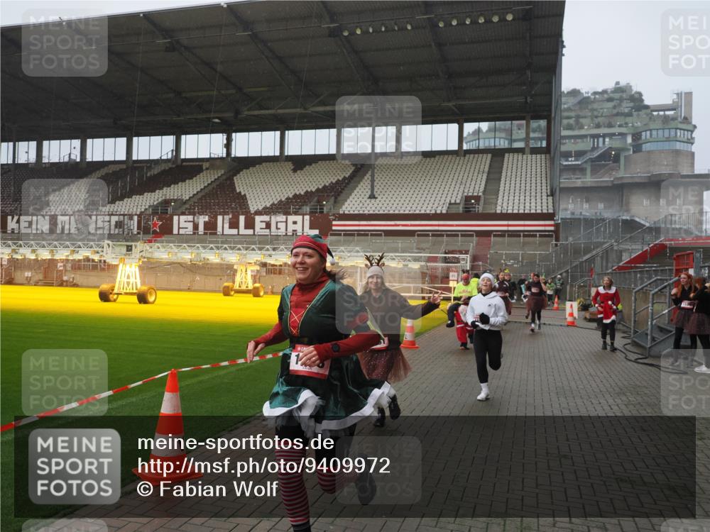 07.12.2025 - St. Pauli X-Mass-Run No. 15 Fabian Wolf http://msf.ph/oto/9409972 07.12.2025 11:10:22 Ziel 42, 53, 980, 1298, 1299, 1398, 1694, 1697, 1739, 1740, 2371 meine-sportfotos.de