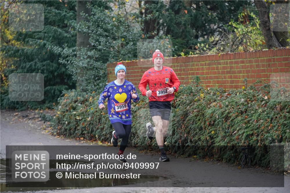 07.12.2025 - St. Pauli X-Mass-Run No. 15 Michael Burmester http://msf.ph/oto/9409997 07.12.2025 11:38:02 Laufen 3959, 3958 meine-sportfotos.de