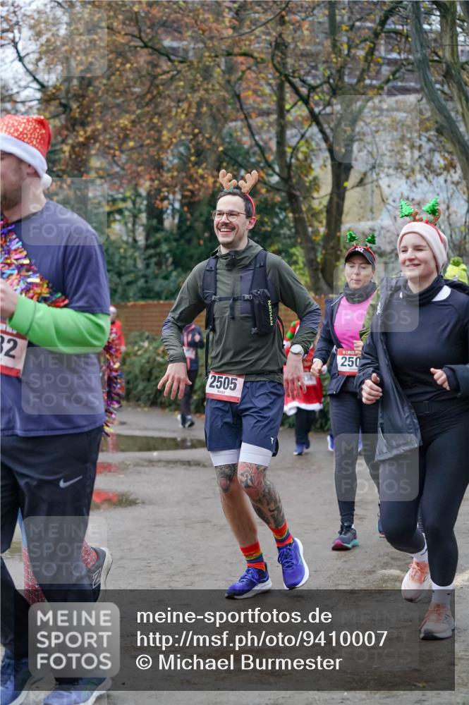 07.12.2025 - St. Pauli X-Mass-Run No. 15 Michael Burmester http://msf.ph/oto/9410007 07.12.2025 09:46:55 Laufen 32, 2505, 250 meine-sportfotos.de