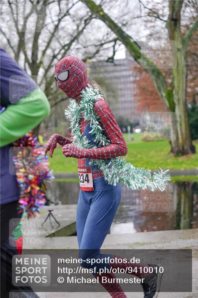 07.12.2025 - St. Pauli X-Mass-Run No. 15 Michael Burmester http://msf.ph/oto/9410010 07.12.2025 09:46:57 Laufen 15, 234 meine-sportfotos.de