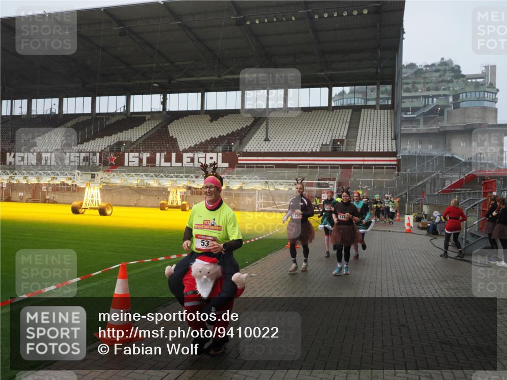 07.12.2025 - St. Pauli X-Mass-Run No. 15 Fabian Wolf http://msf.ph/oto/9410022 07.12.2025 11:10:25 Ziel 42, 53, 980, 1298, 1299, 1398, 1694, 1697, 1739, 1740, 2371 meine-sportfotos.de