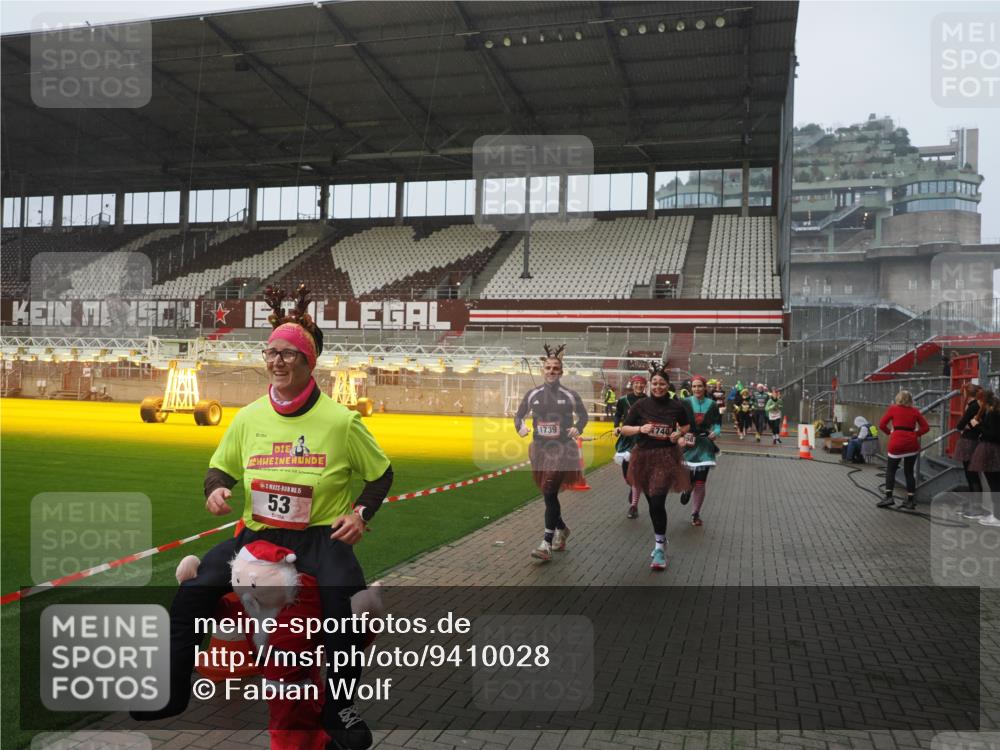 07.12.2025 - St. Pauli X-Mass-Run No. 15 Fabian Wolf http://msf.ph/oto/9410028 07.12.2025 11:10:26 Ziel 30, 31, 42, 49, 53, 134, 980, 1298, 1299, 1398, 1692, 1694, 1697, 1739, 1740, 2371 meine-sportfotos.de